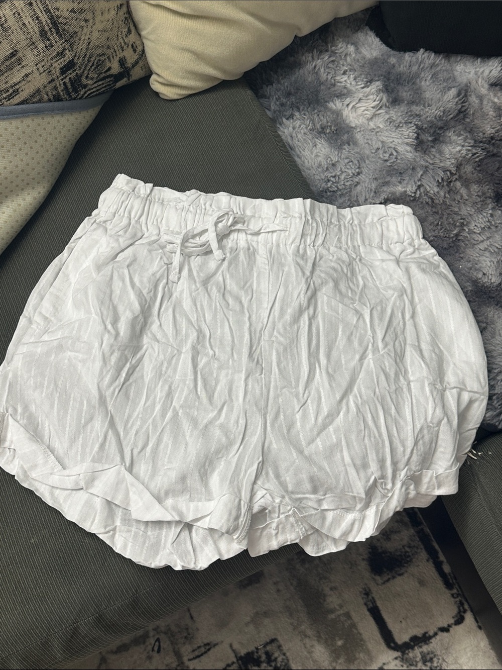 Women's White Ruffle Hem Elastic Waist Shorts